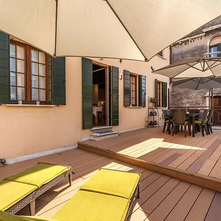 Domus With Two Terraces And Canal View In Dorsoduro Appartamento *