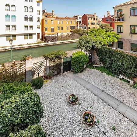 Appartamento Domus With Two Terraces And Canal View In Dorsoduro