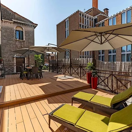 Appartamento Domus With Two Terraces And Canal View In Dorsoduro Venezia